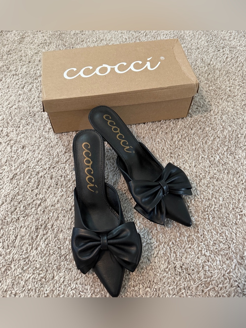 CCOCCI Black Pointed-Toe Kitten Heel with Bow